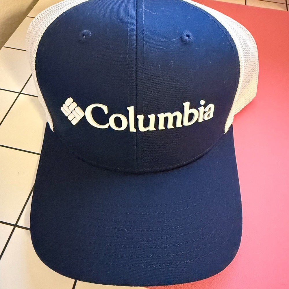 Columbia White and Black Mesh Cap